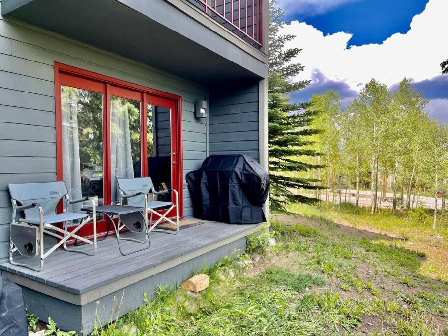 Cozy Ski Condo + Hot Tub + Fireplace + Heated Pool - Bed and Breakfast