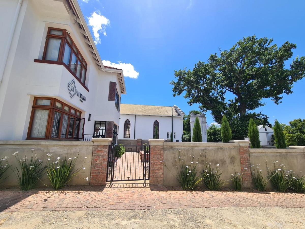 B&B Paarl - La Maison On Main Self-Catering Villa - Bed and Breakfast Paarl