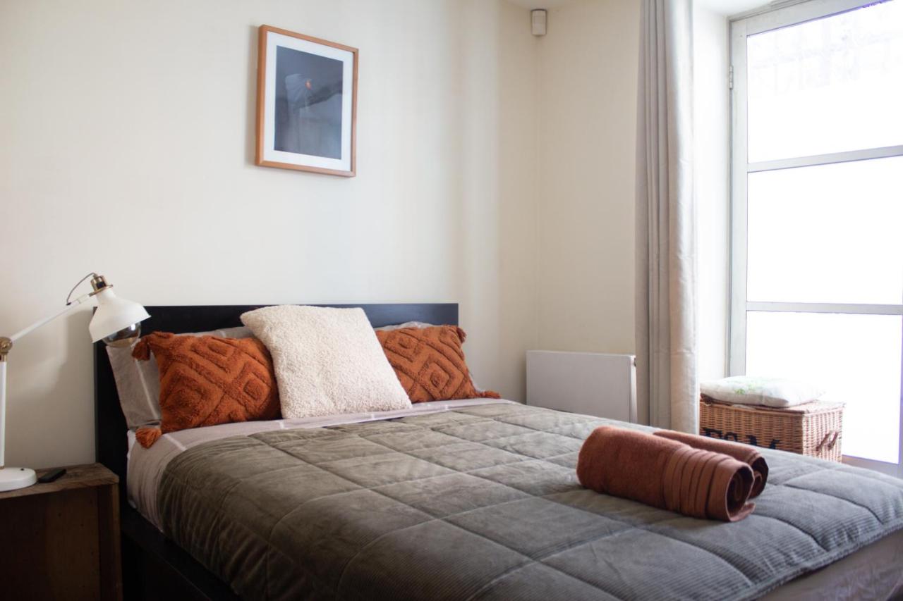 B&B London - Cozy bedroom in Clapton home - Bed and Breakfast London