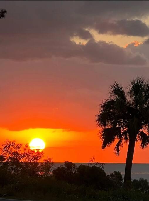 Bayfront, Water View, 5 min to Beach, Pet Friendly - B&B