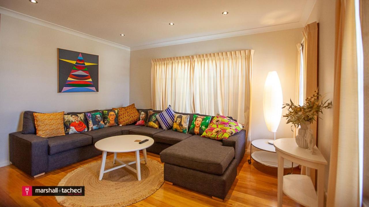 B&B Bermagui - Salt water villa Bermagui Four bedroom central location with Wifi - Bed and Breakfast Bermagui