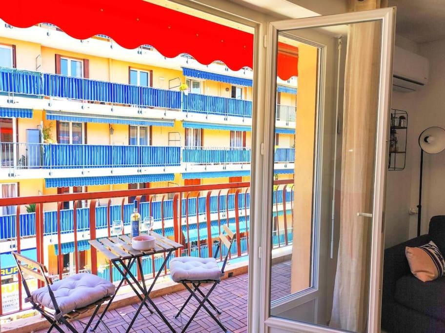 Magnifique appartement -2min gare 5min plage - B&B Vallauris