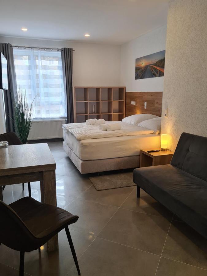 WellandHome Aalen - 6 Rooms - B&B