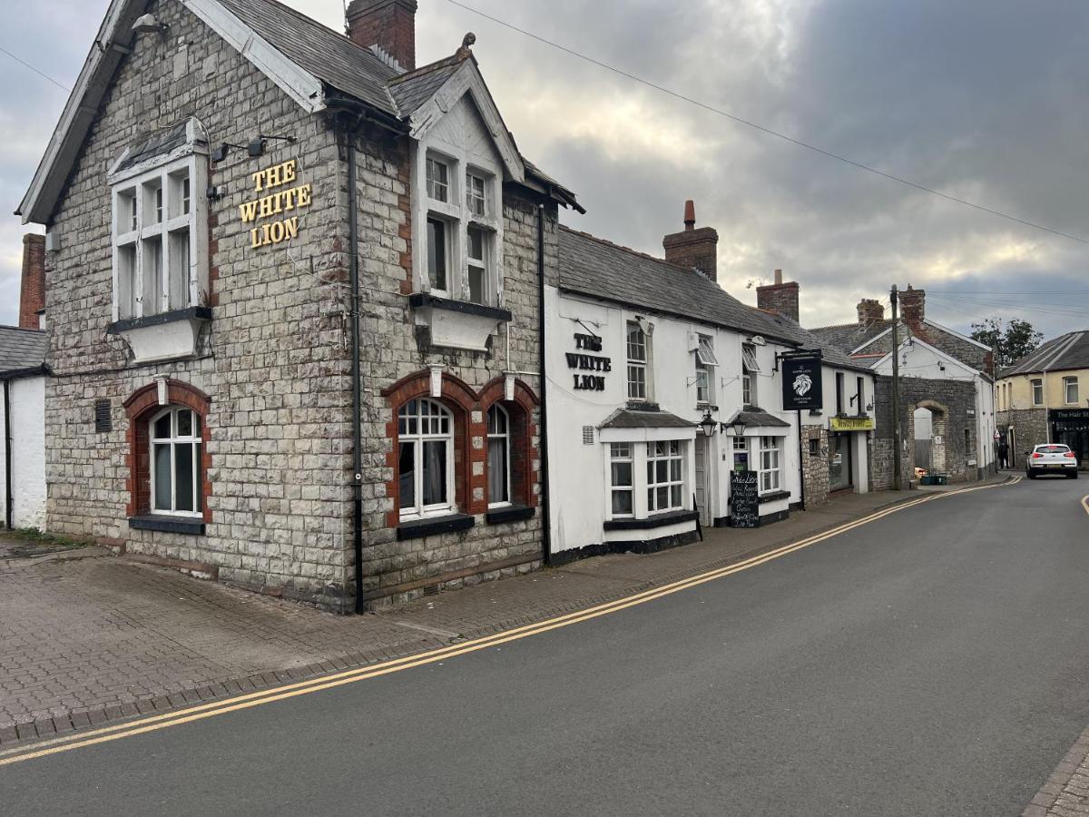 B&B Bridgend - The White Lion Hotel - Bed and Breakfast Bridgend