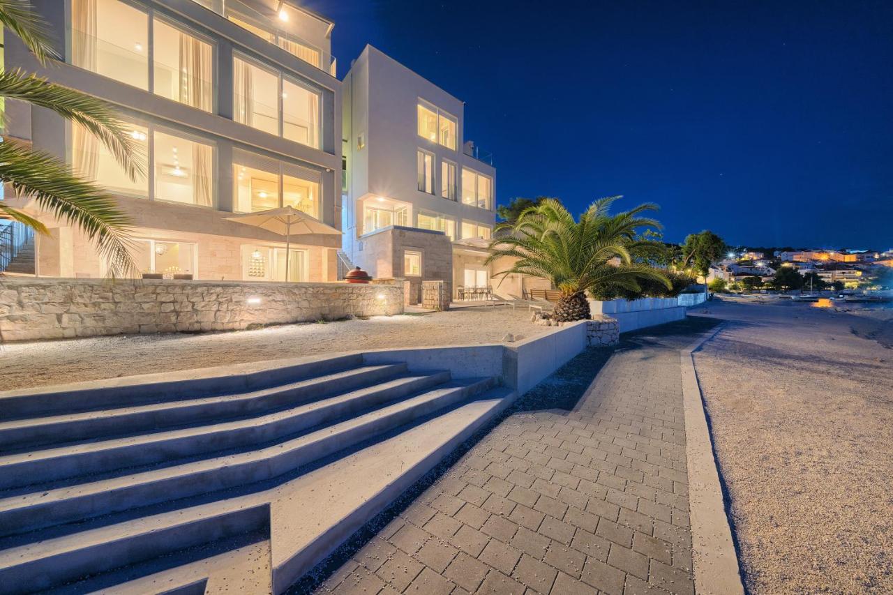 Villa mit 4 Schlafzimmern und Meerblick - am Strand