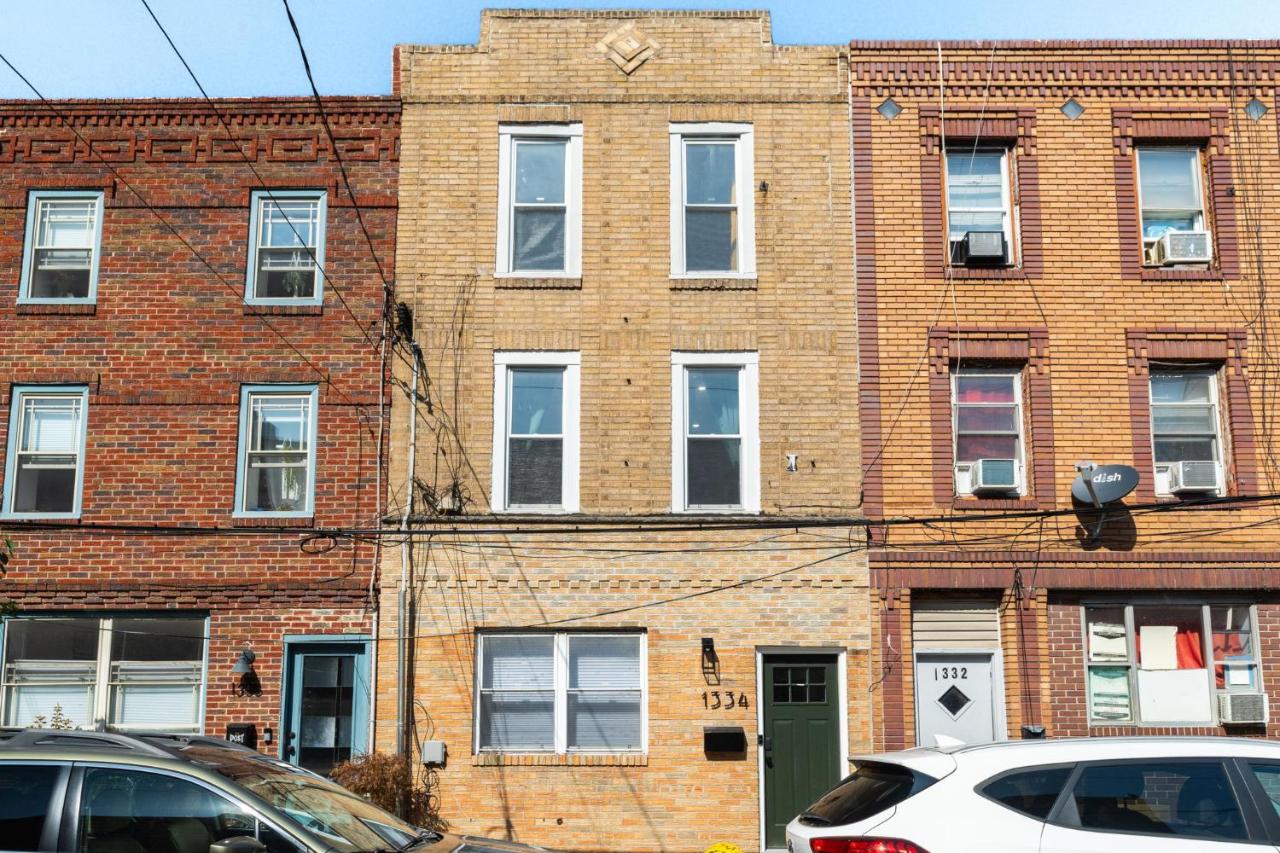 Passyunk Square Spacious 1 BR Oasis- Huge Deck - B&B