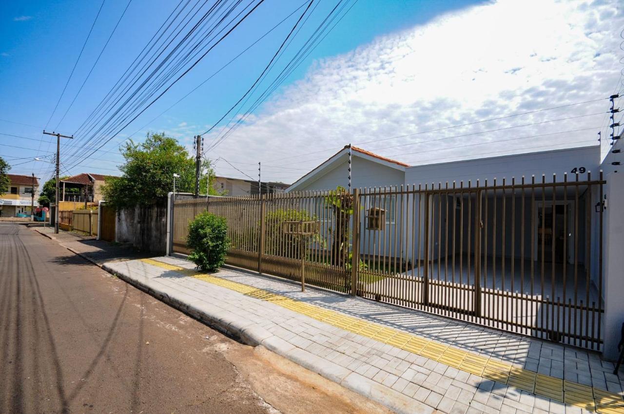 10 hóspedes - PISCINA água salgada - Cozinha GOURMET - 4 quartos - 3 banheiros - 2,1 km do Cataratas JL Shopping - B&B