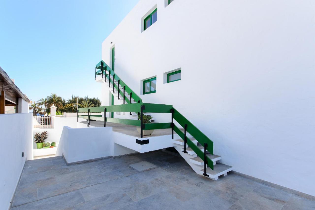 Blue Volcano - Pool and Gym in Sport Center Fariones included By Lanzarote Vacation Homes - Chambres d'hôtes Puerto del Carmen