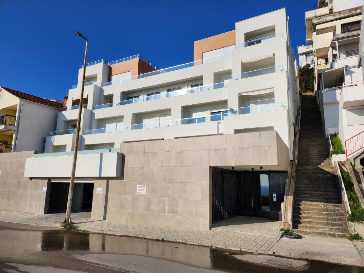 Marelis condo with sea view - B&B