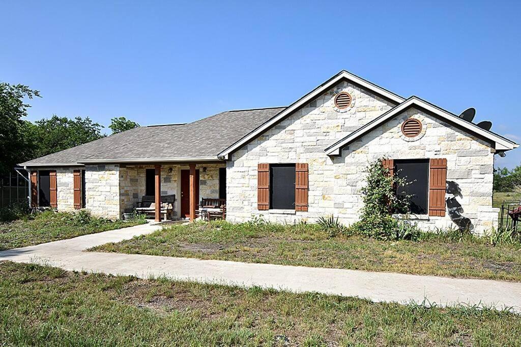 B&B Kempner - Stylish Ranch Oasis & hot tub / firepit /pool. - Bed and Breakfast Kempner