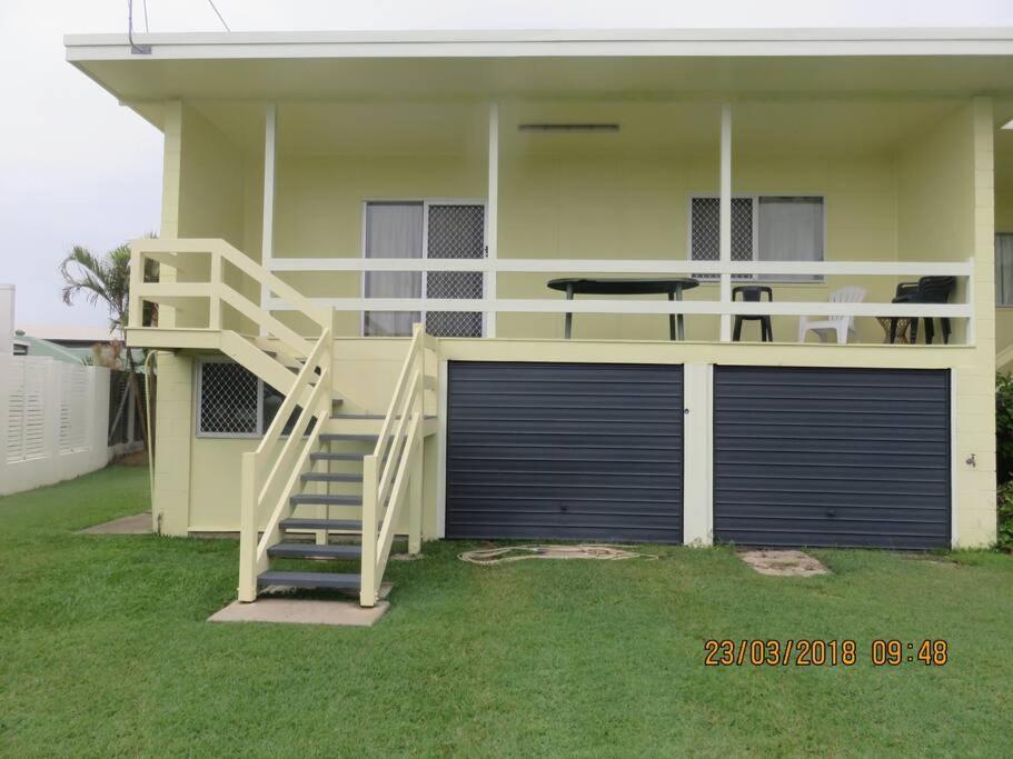 Emu Park Beach Front Apartment - B&B