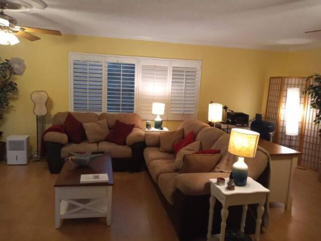 B&B Fort Lauderdale - Large Lush Oasis Paradise by FLL Beach and Galleria - 2bd 2ba - Bed and Breakfast Fort Lauderdale