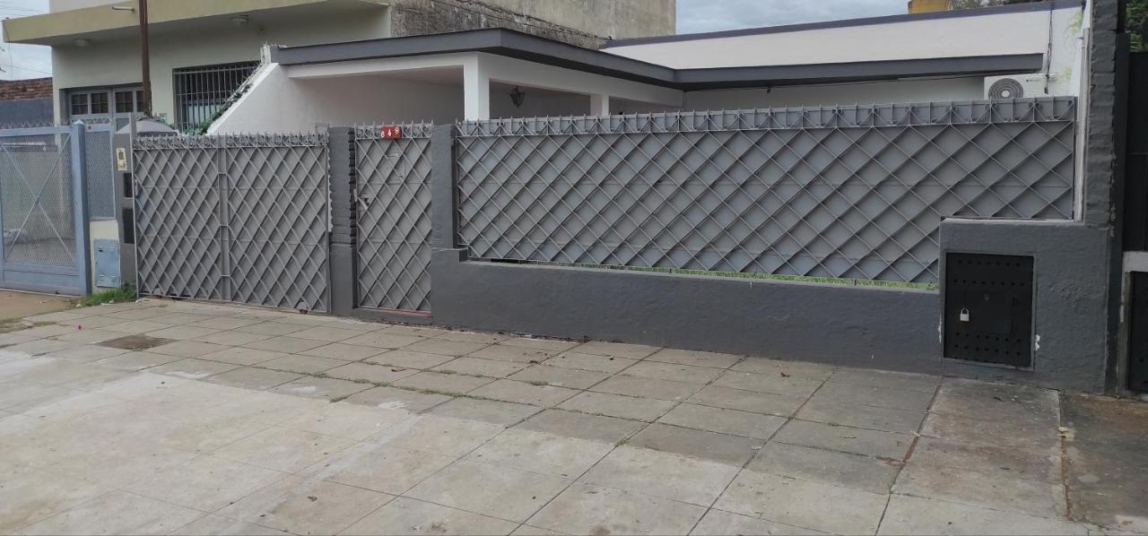 1 casa de vacaciones con piscina PRIVADA a 30 minutos de CABA para 6 personas - B&B Monte Grande