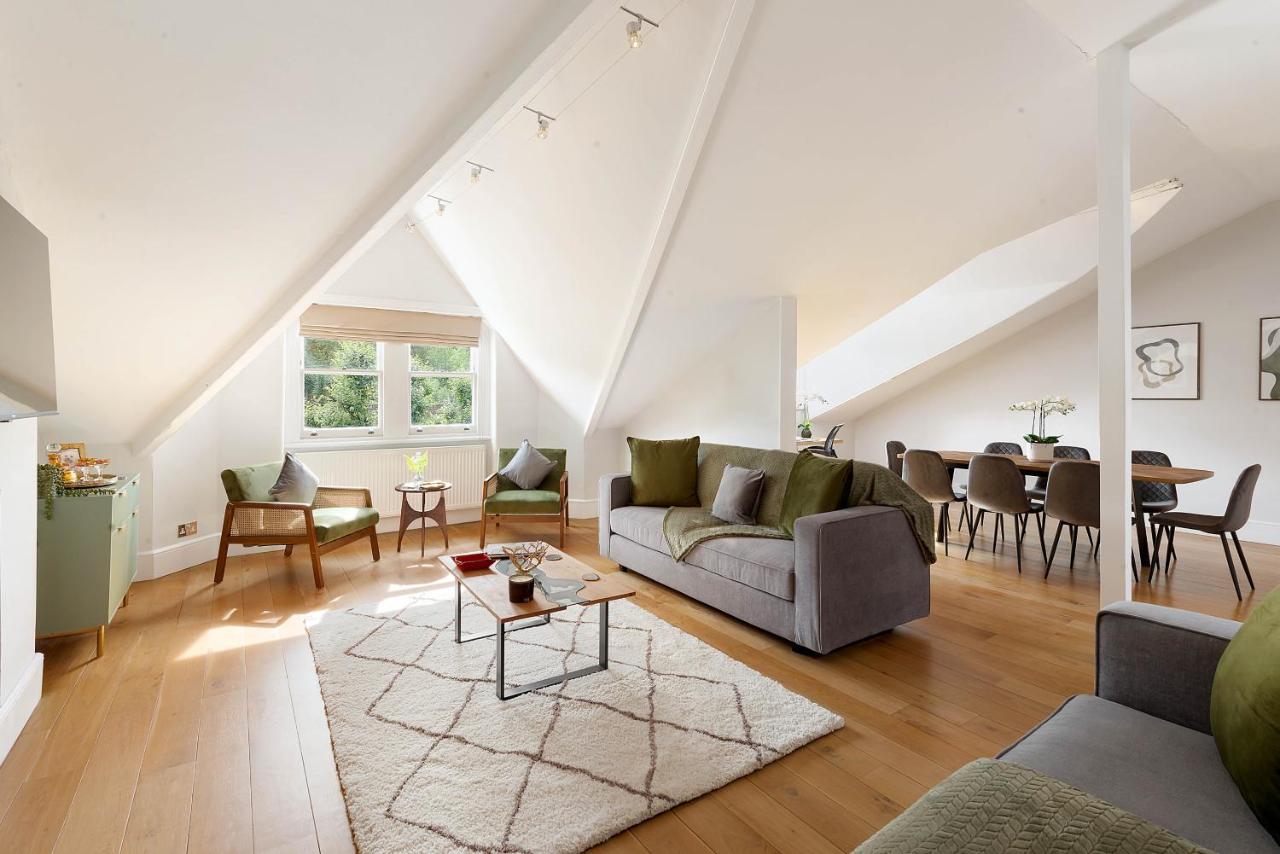 Lovely Central Apartment with Park Views - B&B