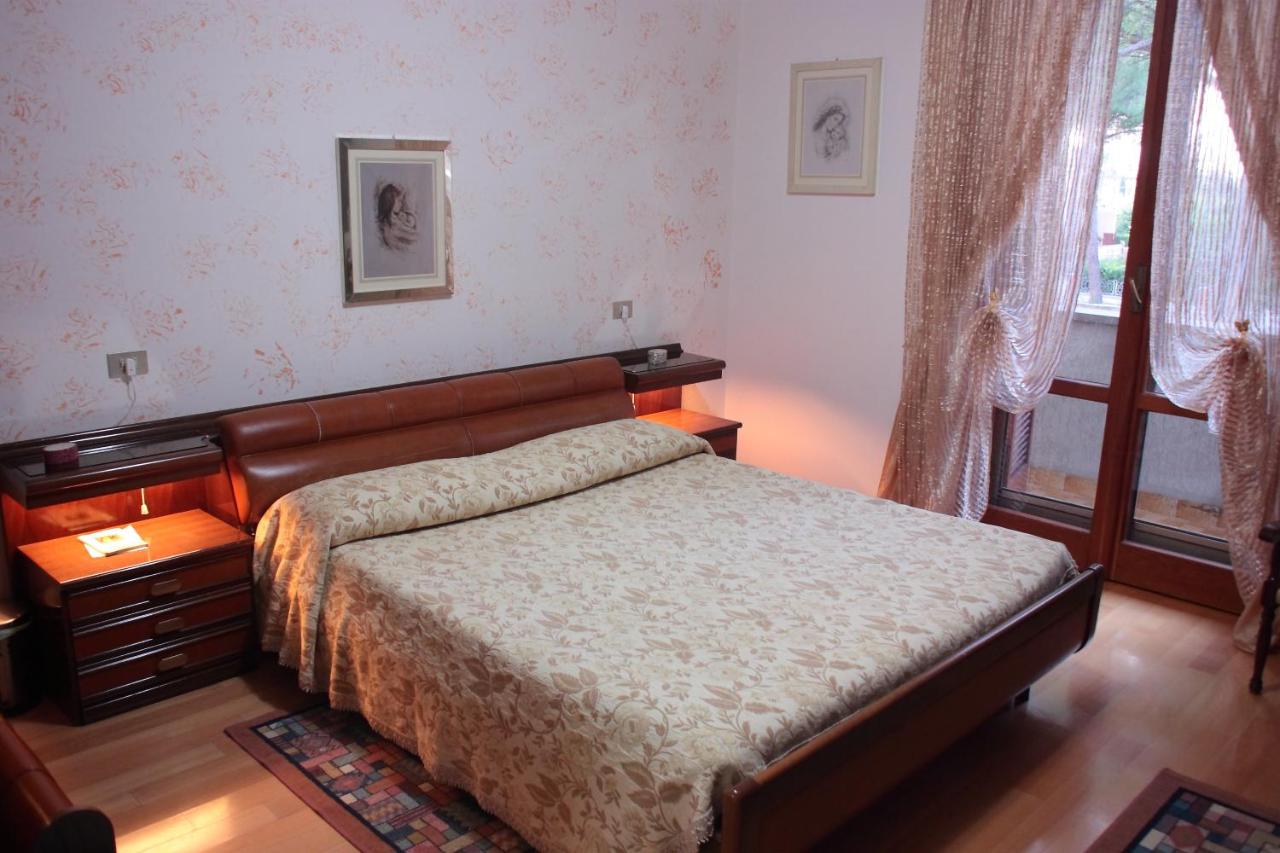 Camera Matrimoniale con Bagno Privato Esterno e Balcone

