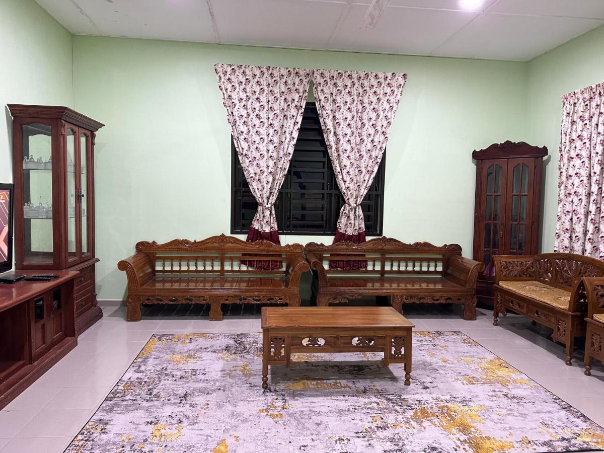 Homestay Pantai Batu Hitam Kuantan No14 - B&B Kuantan