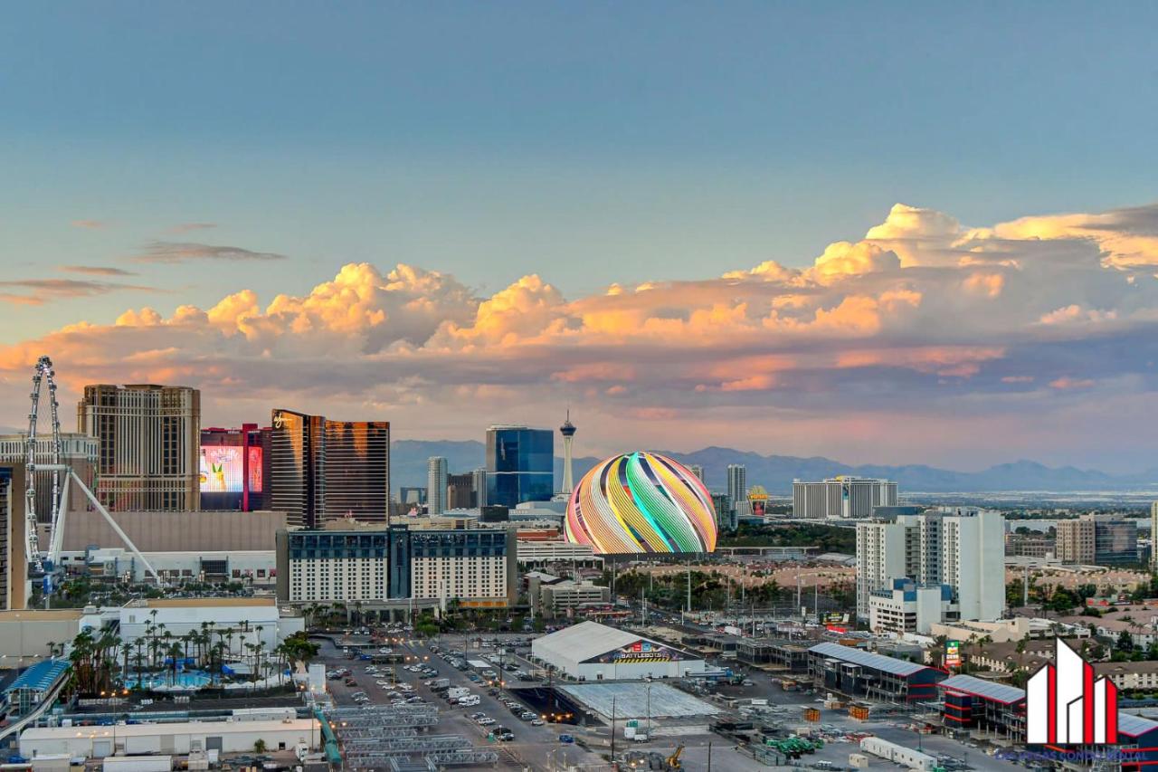 B&B Las Vegas - MGM Signature-33-805 F1 Track & Strip View Balcony - Bed and Breakfast Las Vegas