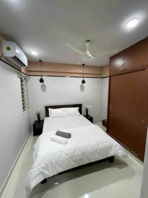 Apricot: 1bhk Humble Abode in Botanical Gardens - B&B