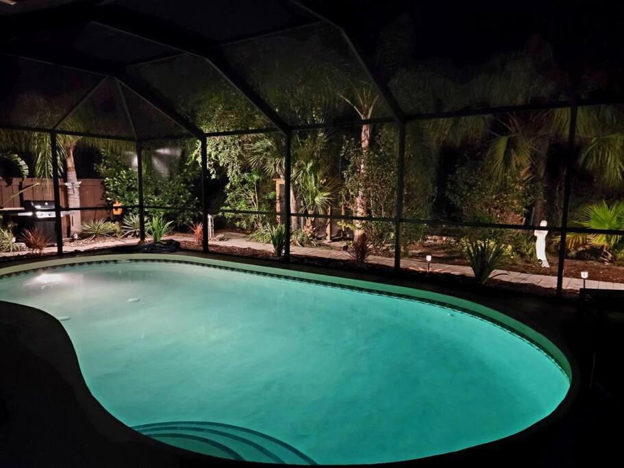 Beautiful Heated Pool Home with Backyard Oasis - Chambres d'hôtes North Port