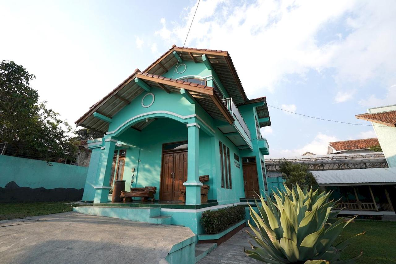 B&B Bandung - OYO 93248 Villa Syariah Astuti Lestari - Bed and Breakfast Bandung