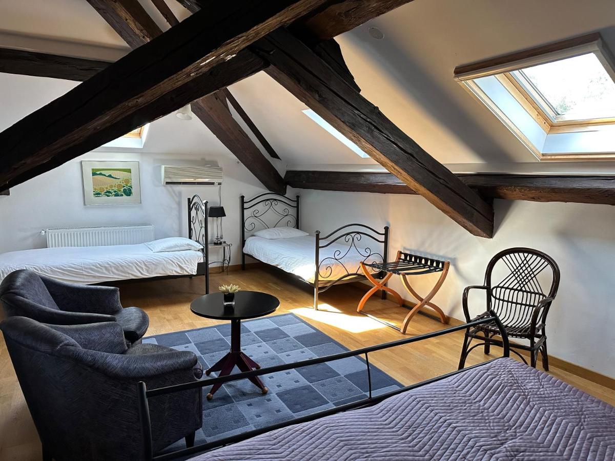 Deluxe Family Room