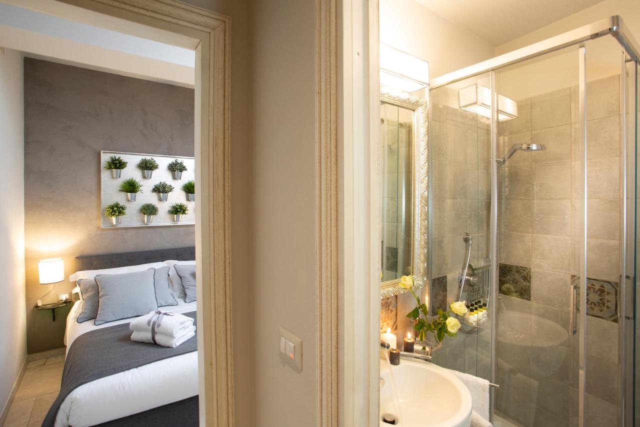 Deluxe One-Bedroom Apartment with View 