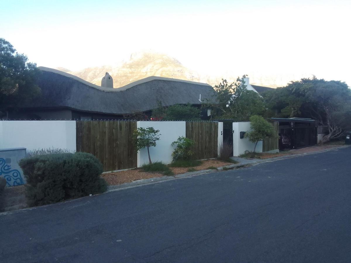 Hobbit House Cottage - B&B