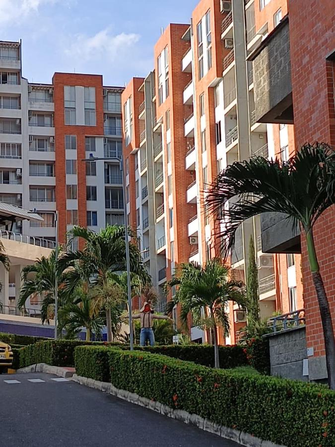 Apartamento Vacacional Familiar en Girardot, piscinas, Jacuzis, parqueadero privado - B&B