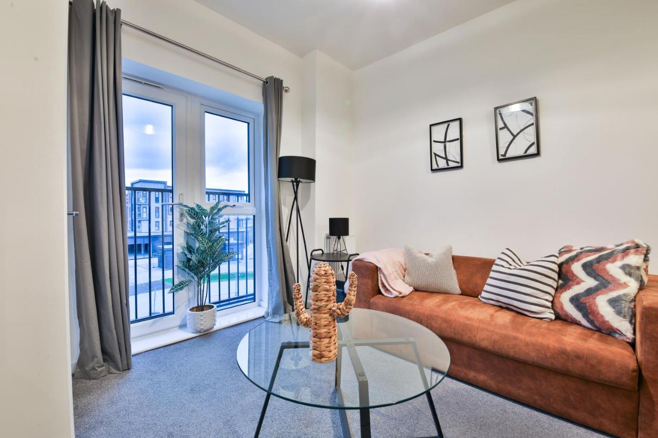 StayRight 2 Bedroom Flat with Private Parking on Waterfront - B&B