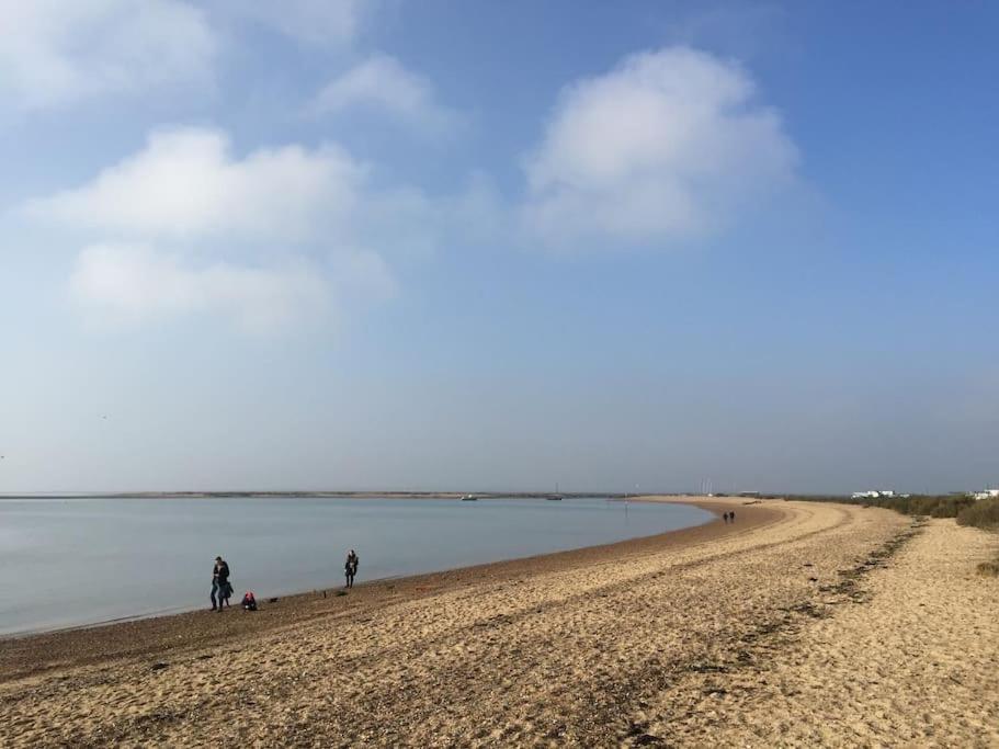 B&B West Mersea - A Seafood and Walking Enthusiasts Quiet Escape. - Bed and Breakfast West Mersea