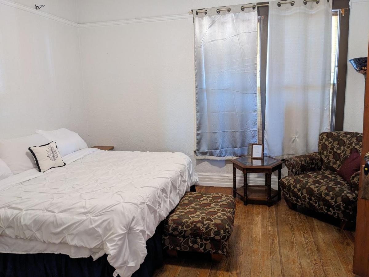 Dreibettzimmer mit Gemeinschaftsbad