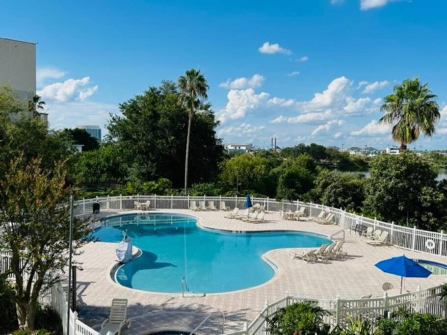 B&B Orlando - 2BR Condo 1 mile from Universal - Bed and Breakfast Orlando