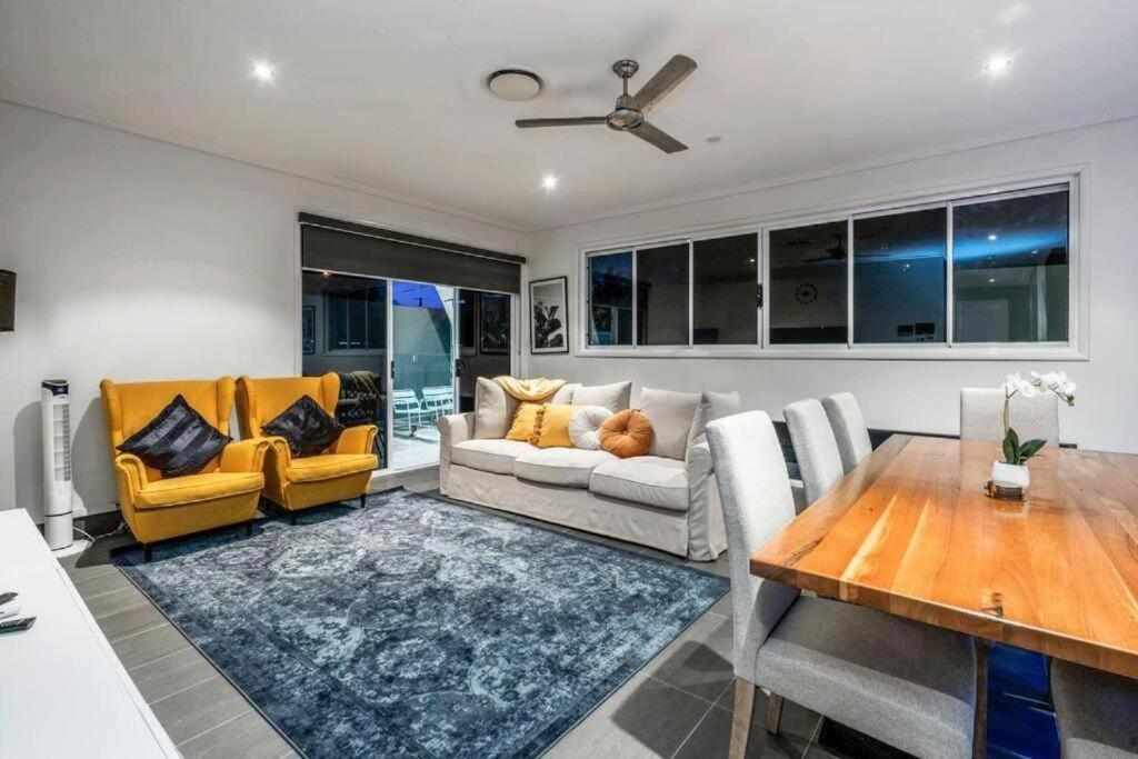 Large Spacious 4BR4B Surfers Villa with Pool 1 - Chambres d’hôtes Gold Coast