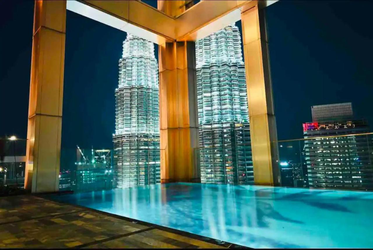 B&B Kuala Lumpur - Two Bedroom Apartment KLCC With Rooftop Pool And City View - Bed and Breakfast Kuala Lumpur