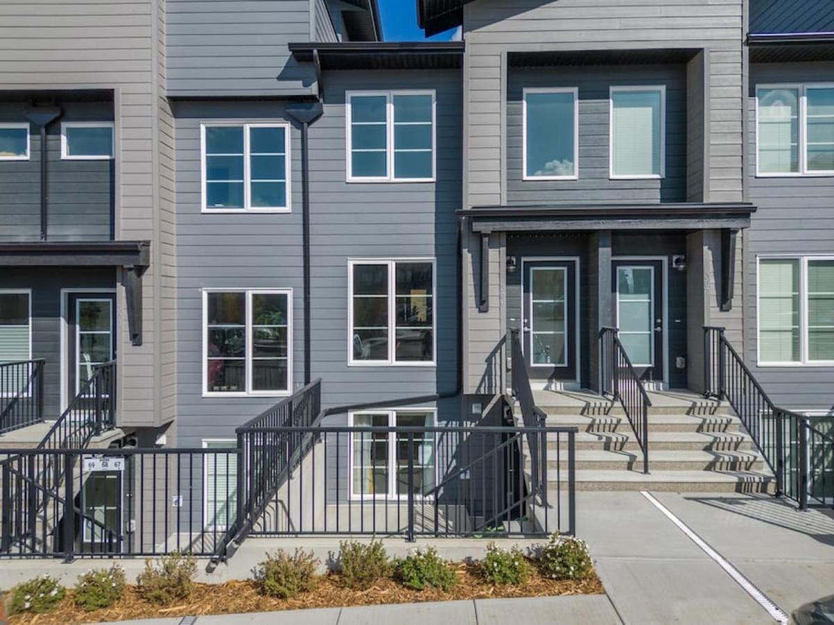 Private Town Home with Free Banff Access, Netflix, King Bed, Fully Equipped Kitchen, Sleeps 4 - B&B