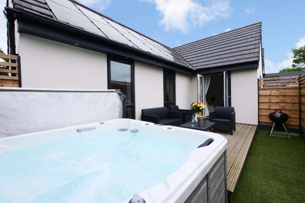 B&B York - Hoxne Cottages - Sunflower Cottage with private hot tub - Bed and Breakfast York