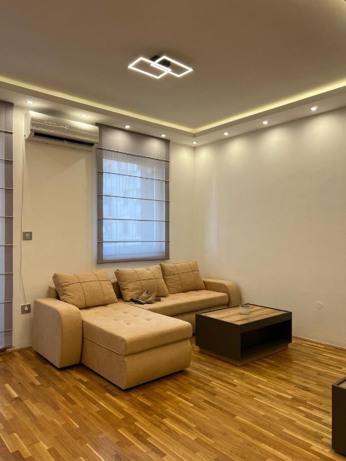 Lux Apartman Inđija - B&B Inđija