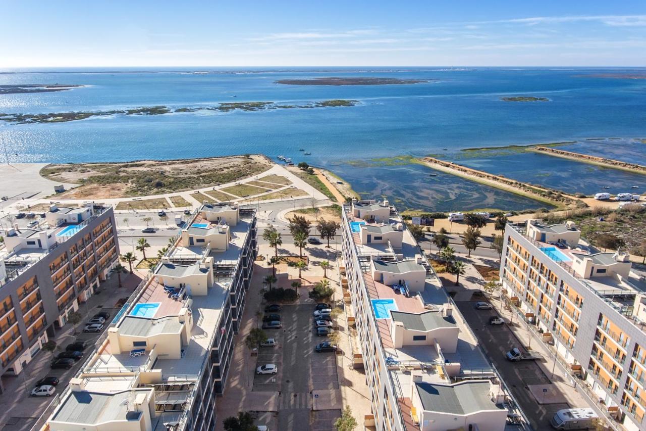 Privilege Apartment Ciboulette with Rooftop Pool, Village Marina - Olhão - B&B