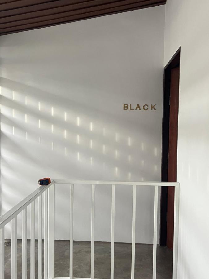 Mr Black & Ms White -Self Check in accommodation - Bed and Breakfast