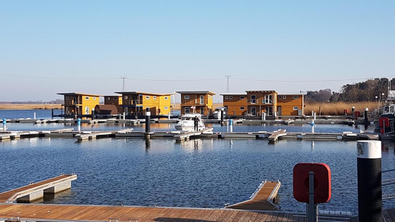 FLOATING HOUSES - "schwimmende Ferienhäuser" - Kröslin Haus 1 - Chambres d'hôtes Kröslin