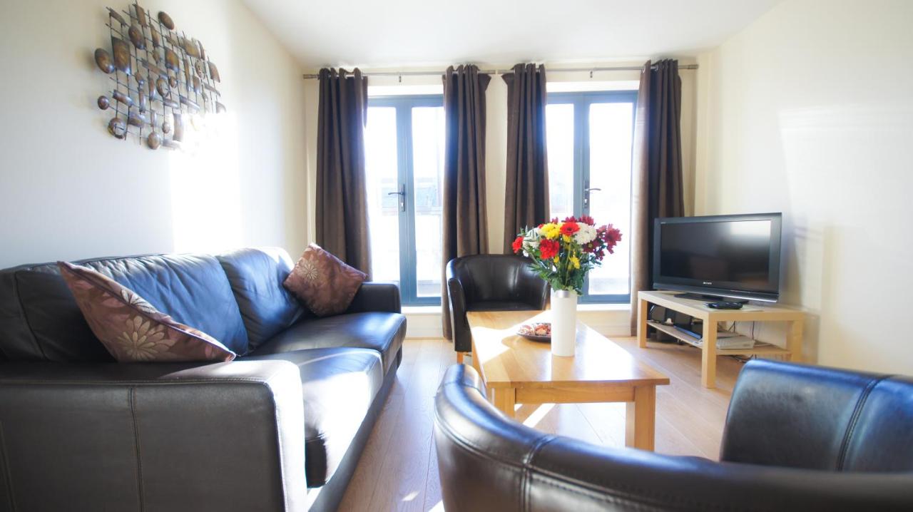 B&B London - Crompton Court Apartments - Bed and Breakfast London