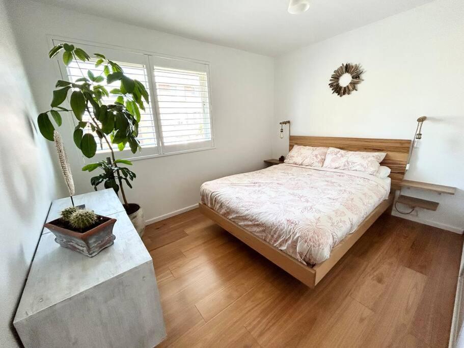 One bedroom apartment and CARPORT close to beaches, airport,CBD - B&B