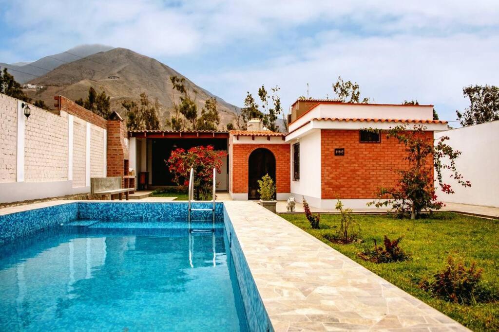 Amplia Casa de Campo con Piscina en Cieneguilla - B&B