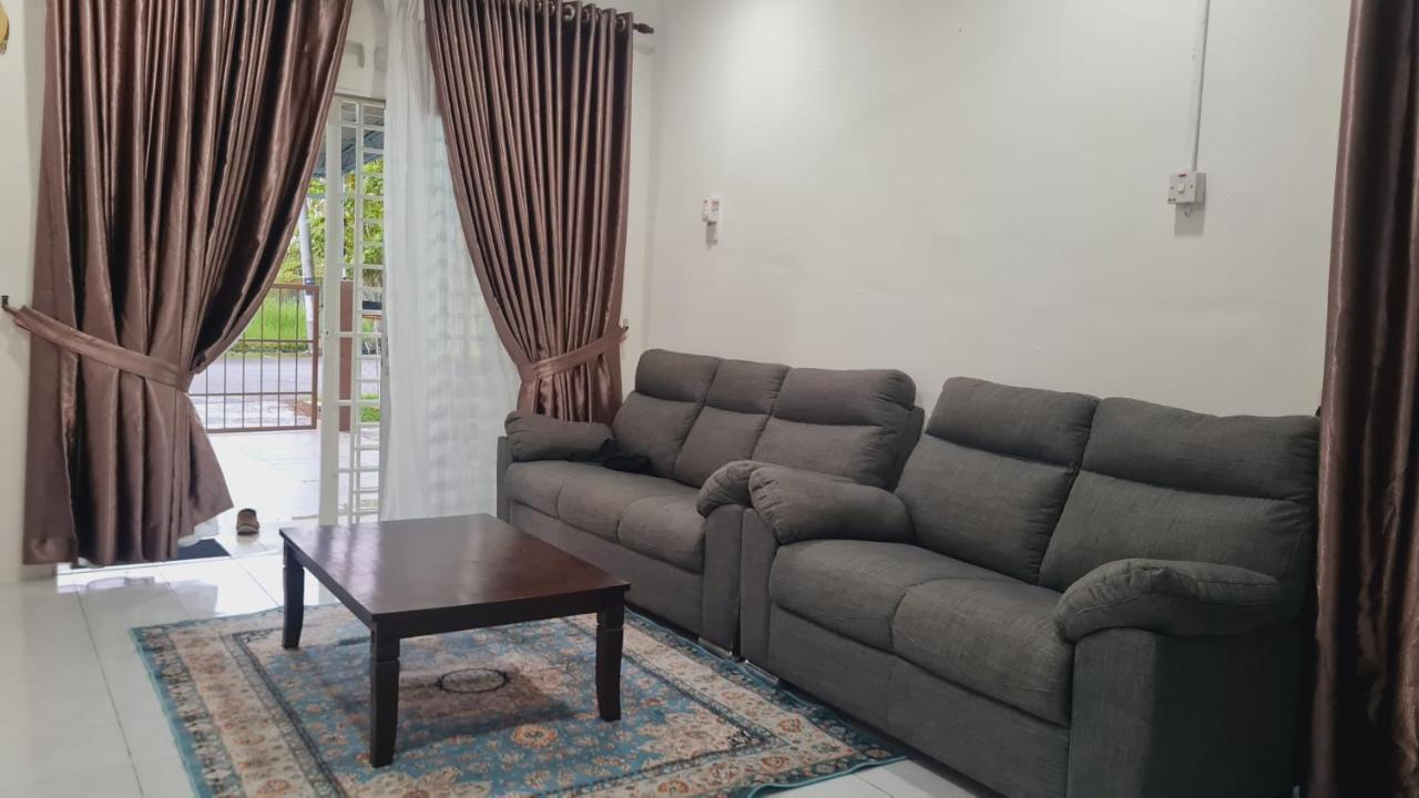 Anjung KLIA House 01 With Neflix - B&B