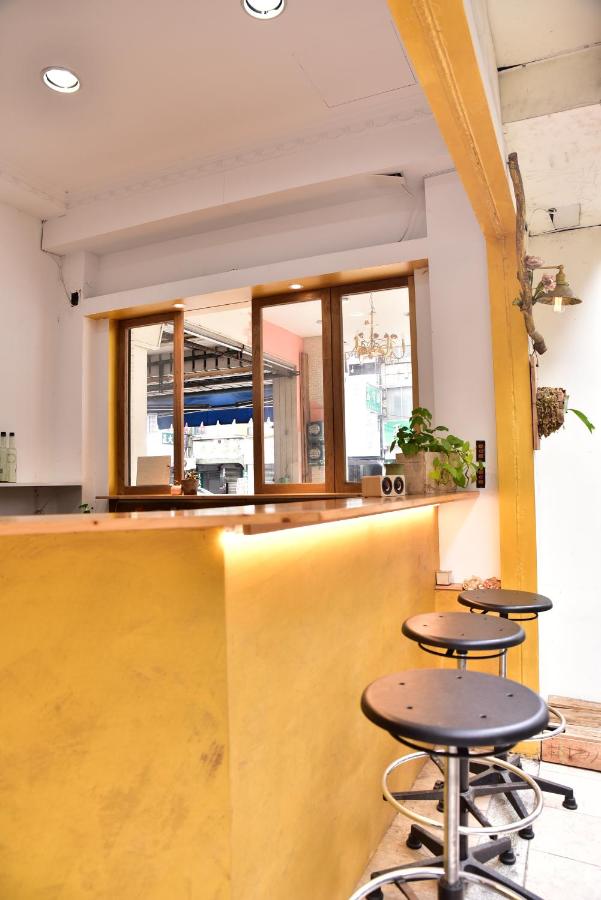 山露露品茶 6-25人 包層包棟民宿 - B&B Tainan