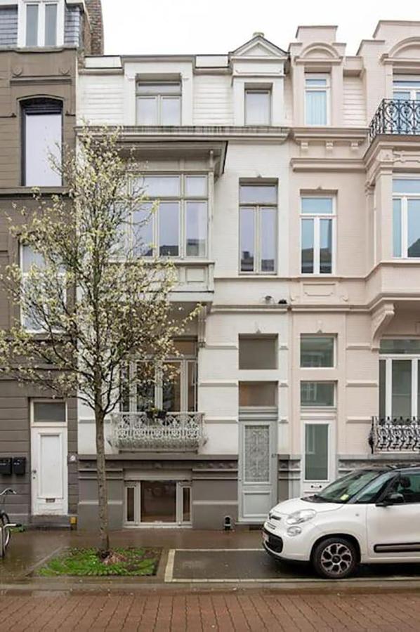 Spacious 7-Bed House in Oostende City - B&B