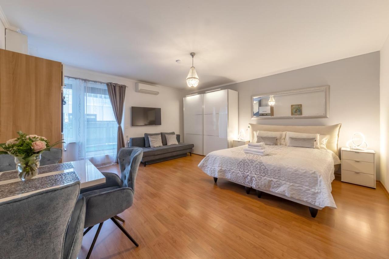 Executive Business Apartment with Terrace