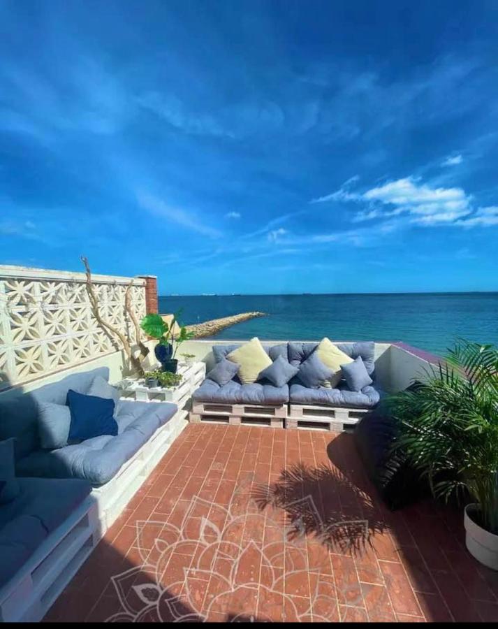 Beach Front Apartment - B&B Gibilterra