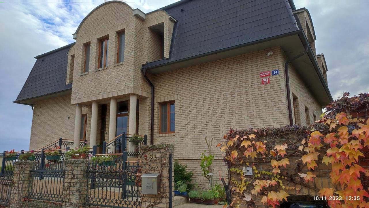 Villa Homestay Nad Helmrovkou - B&B