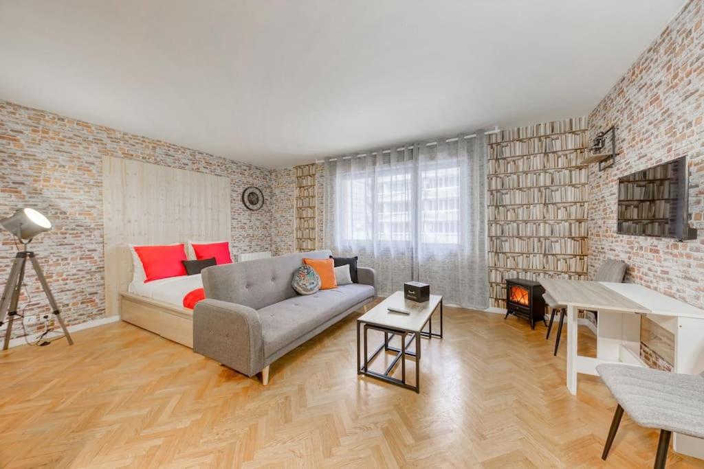 B&B Aubervilliers - Magnifique studio la villette avec parking - Bed and Breakfast Aubervilliers